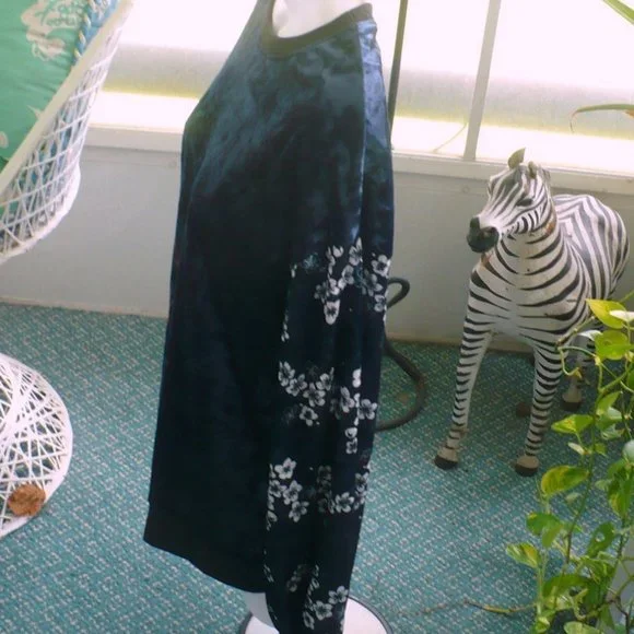 ❤️ NEW Disney Princess Sweatshirt Top Blue Floral Velour Size Large - Picture 9 of 11